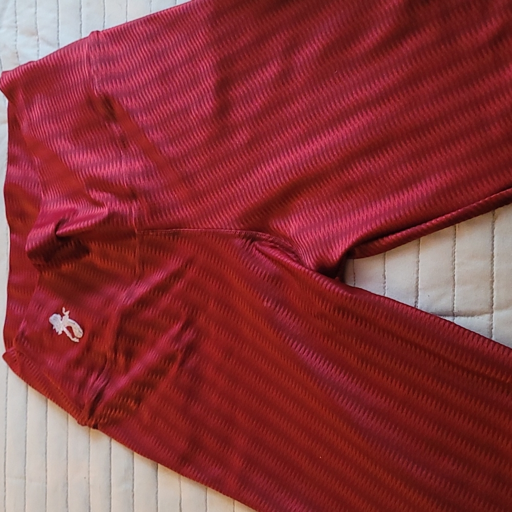 Shiny red leggings